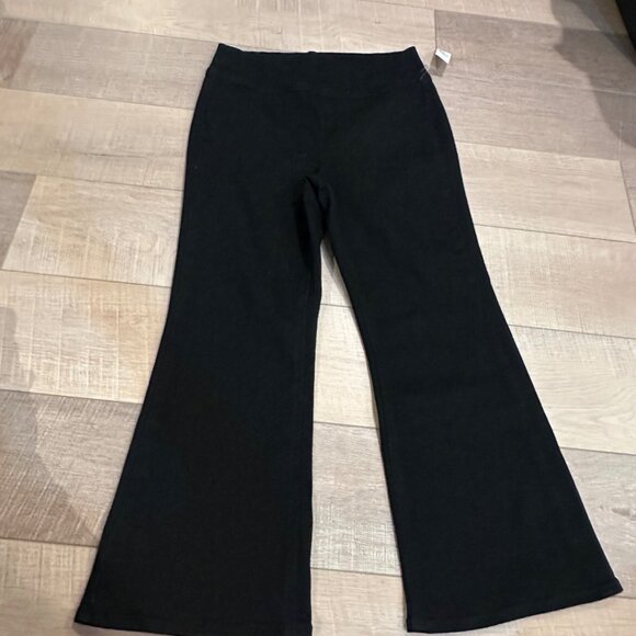 OLD NAVY WOMENS BLACK HIGH RISE WEEKENDER FLARE PANTS NEW 8 PETITE - Picture 1 of 10
